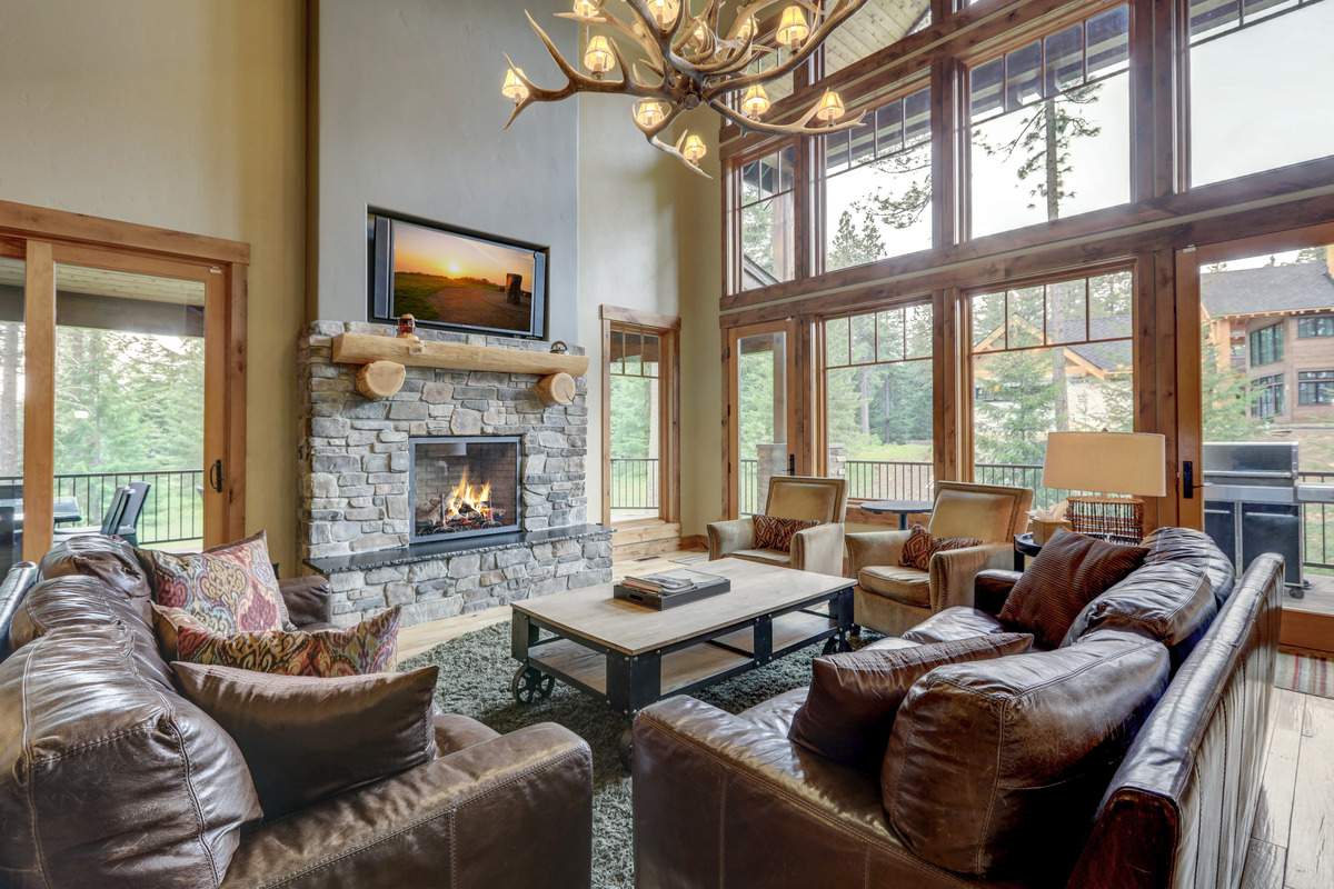 Customer living room for Crystal Bay homes